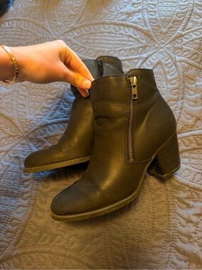 Natural Soul Women's Black Leather Ankle Booties with Side Zip